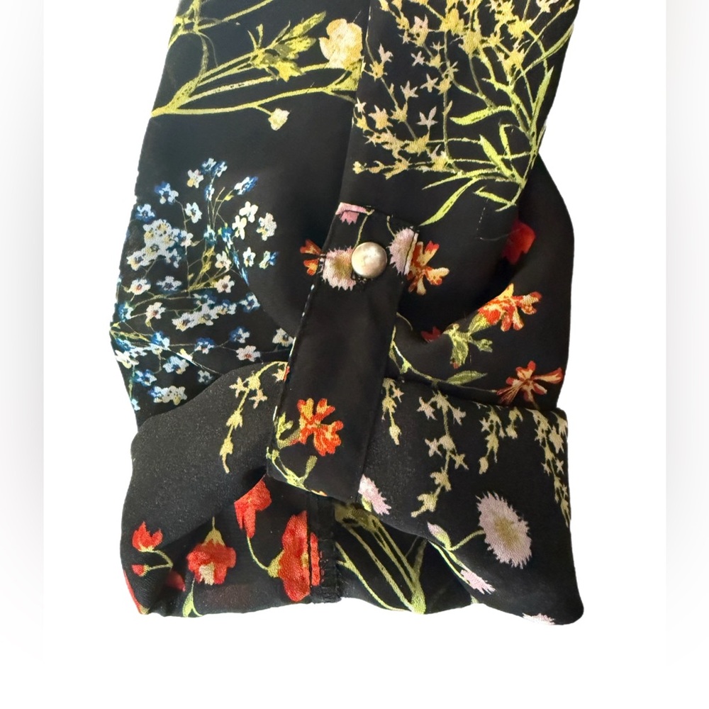 C Black floral Lace Top medium - Picture 4 of 6